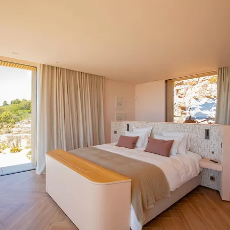 Lucia Di Arinella Villa *