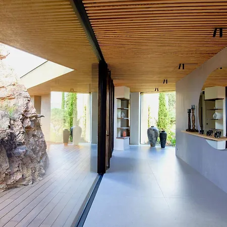 Lucia Di Arinella Villa *